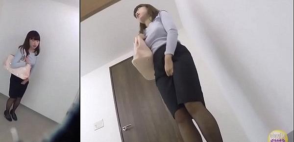  Office Lady wetting herself in the bathroom